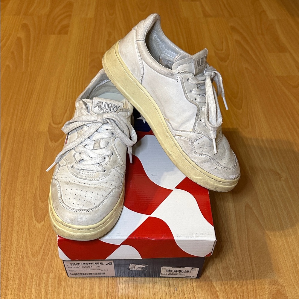 Autry Low Goat Leather Sneakers Size 39 (US Women’s Size 9)
